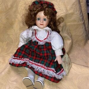 NWT Soft Expressions doll moves her head as “Some Enchanted Evening” plays.